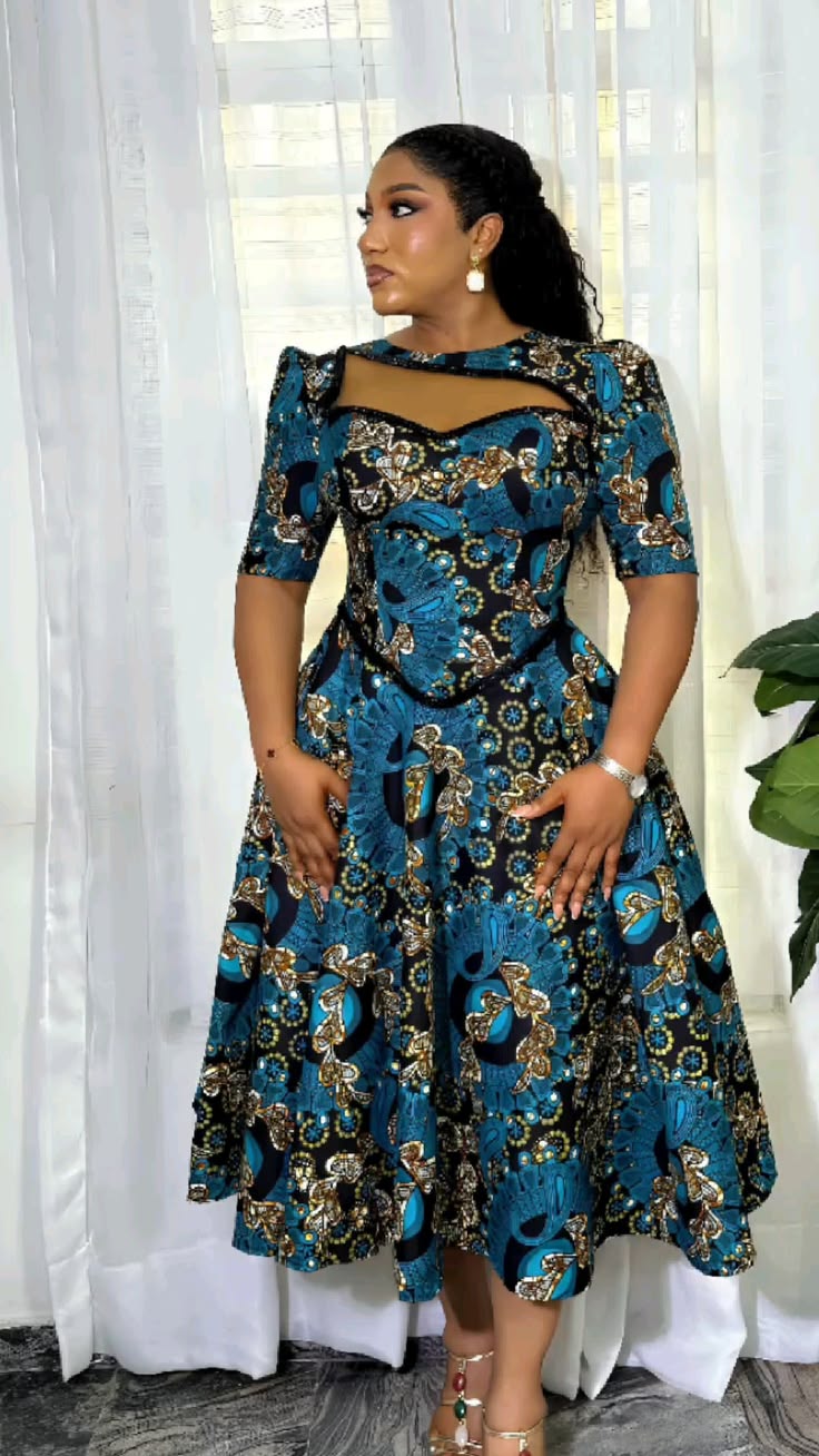Robe pagne rouge et or à motifs