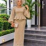 Ensemble de cΓ©rΓ©monie en dentelle pour femme
