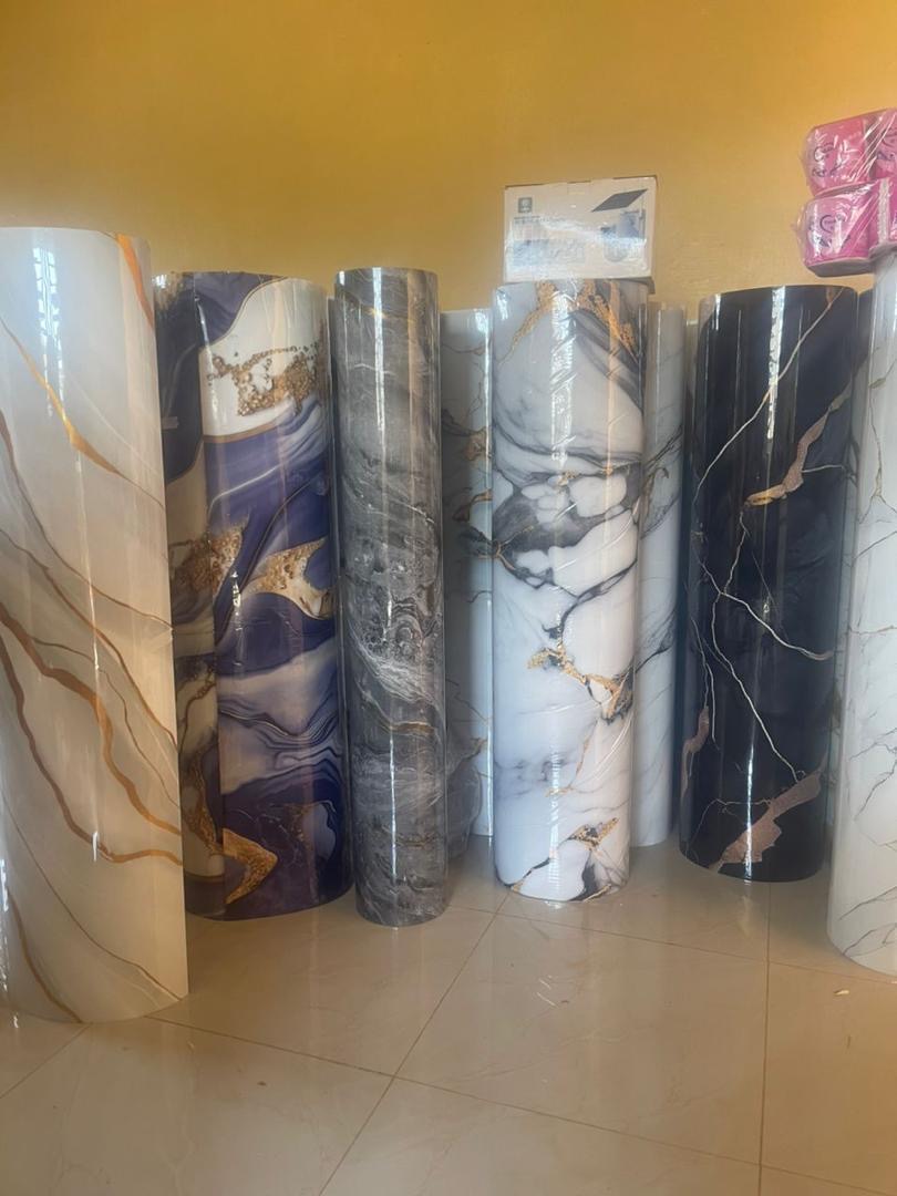 Rouleaux de papier peint effet marbre