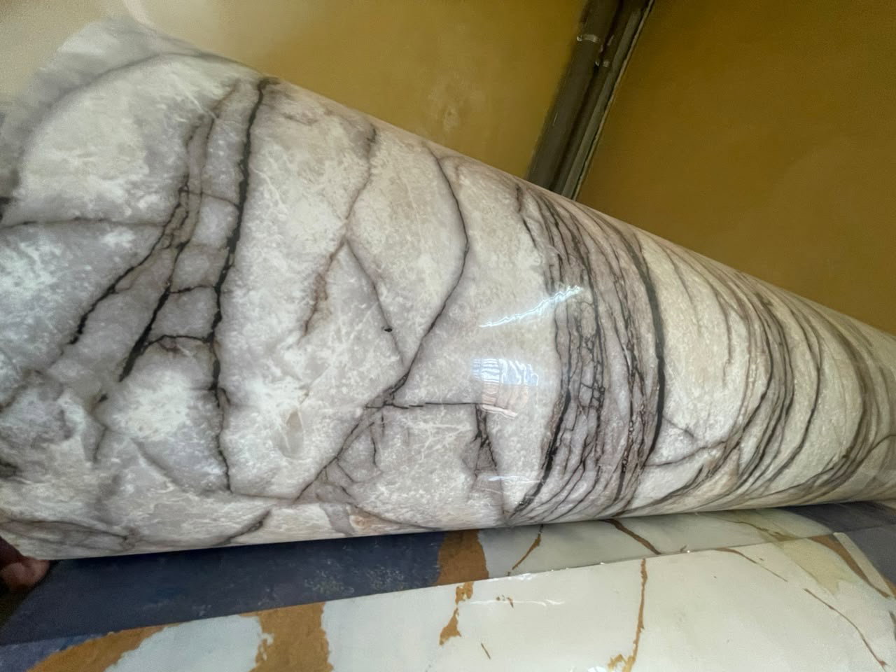 Rouleaux de papier peint effet marbre