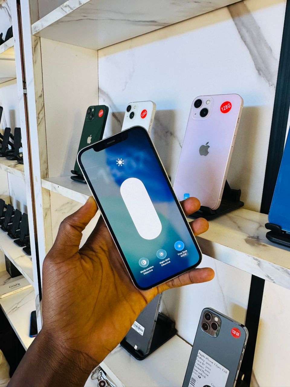 iPhone 13 Neuf - Plusieurs Couleurs Disponibles
