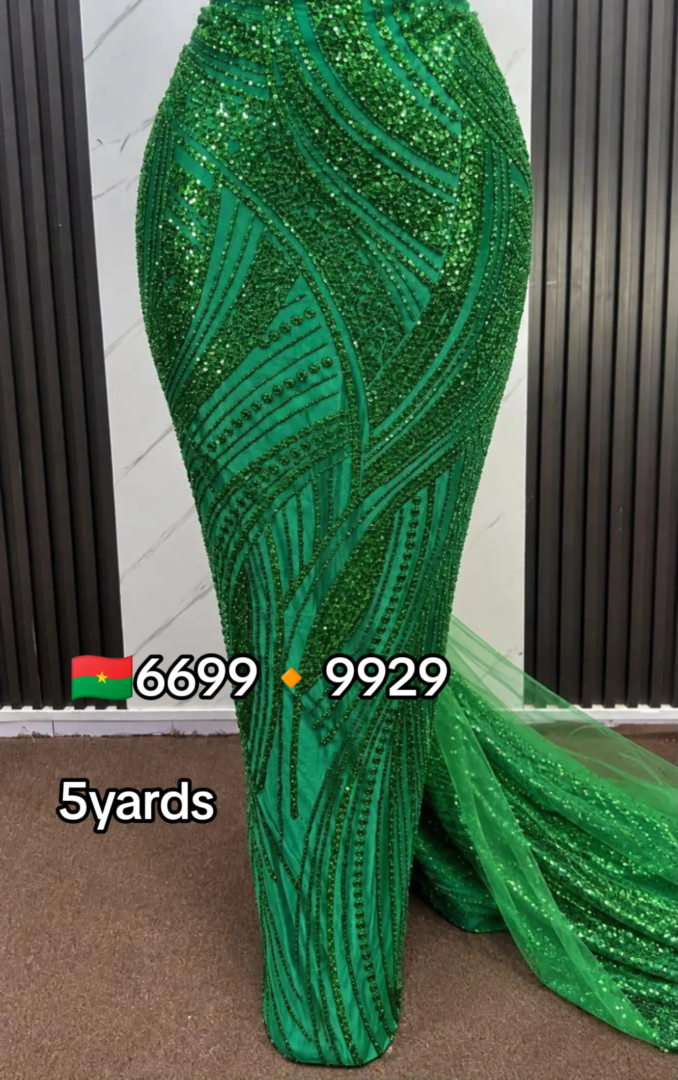 Tissu dentelle perlée vert émeraude 5 yards