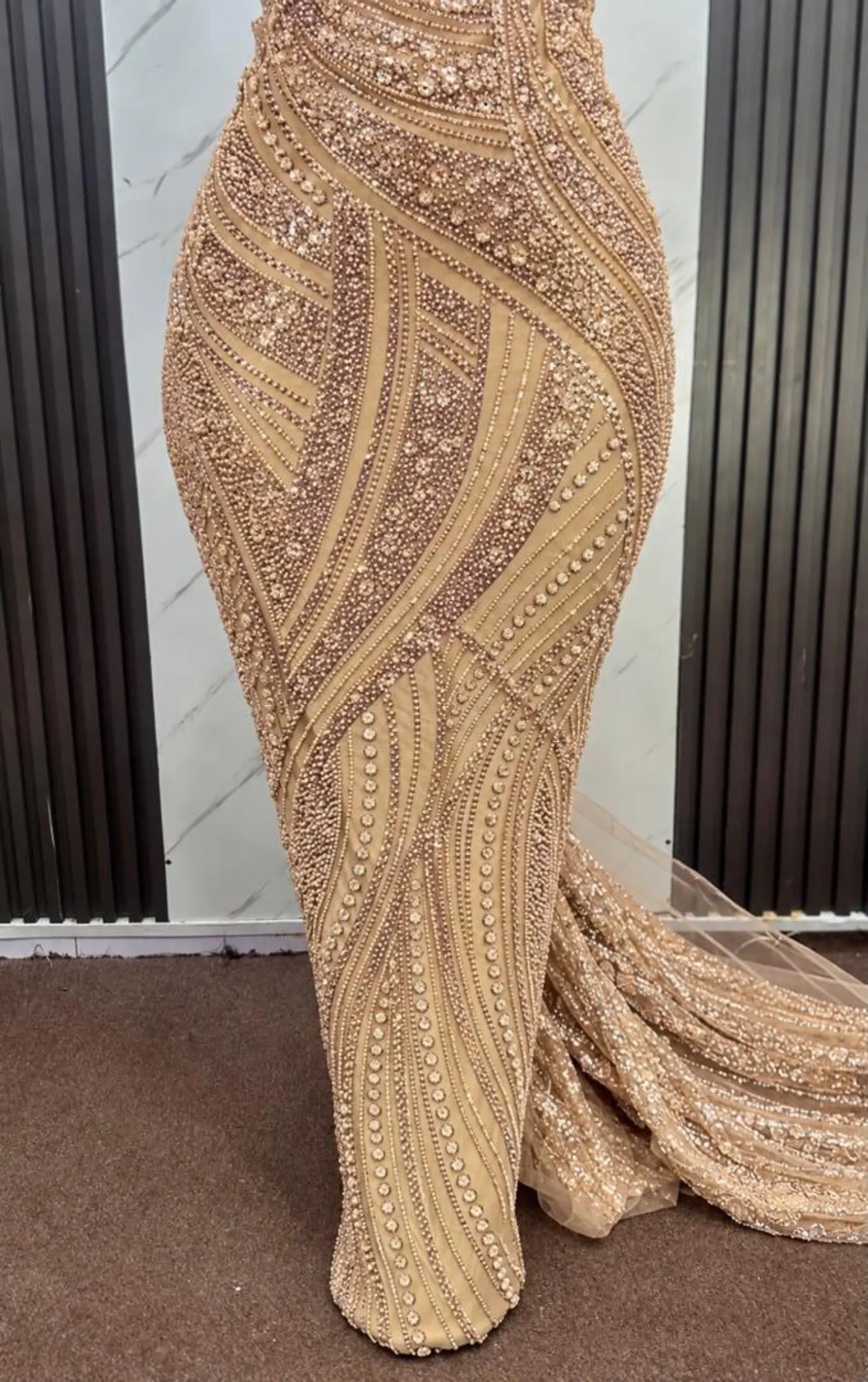 Tissu de dentelle perlée pour robes de cérémonie