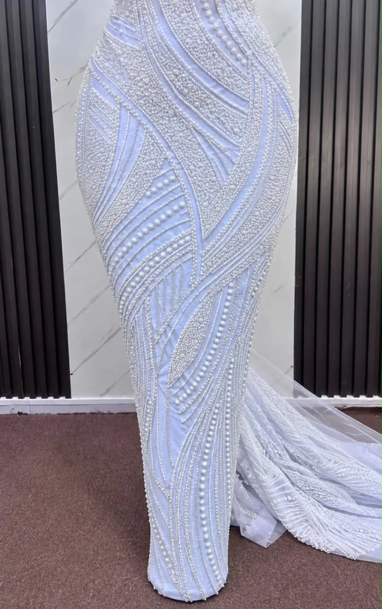 Tissu de dentelle perlée pour robes de cérémonie