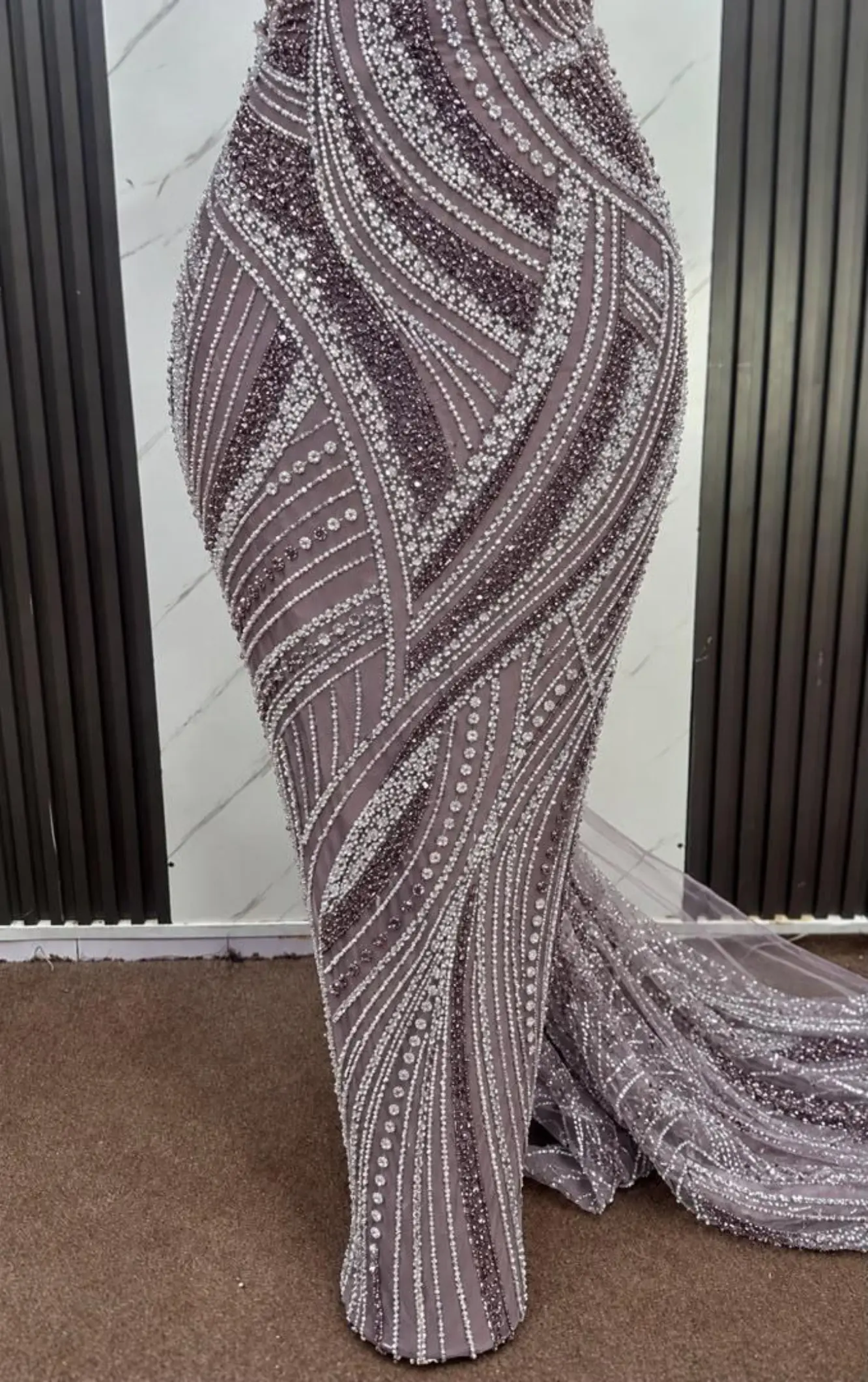 Tissu de dentelle perlée pour robes de cérémonie