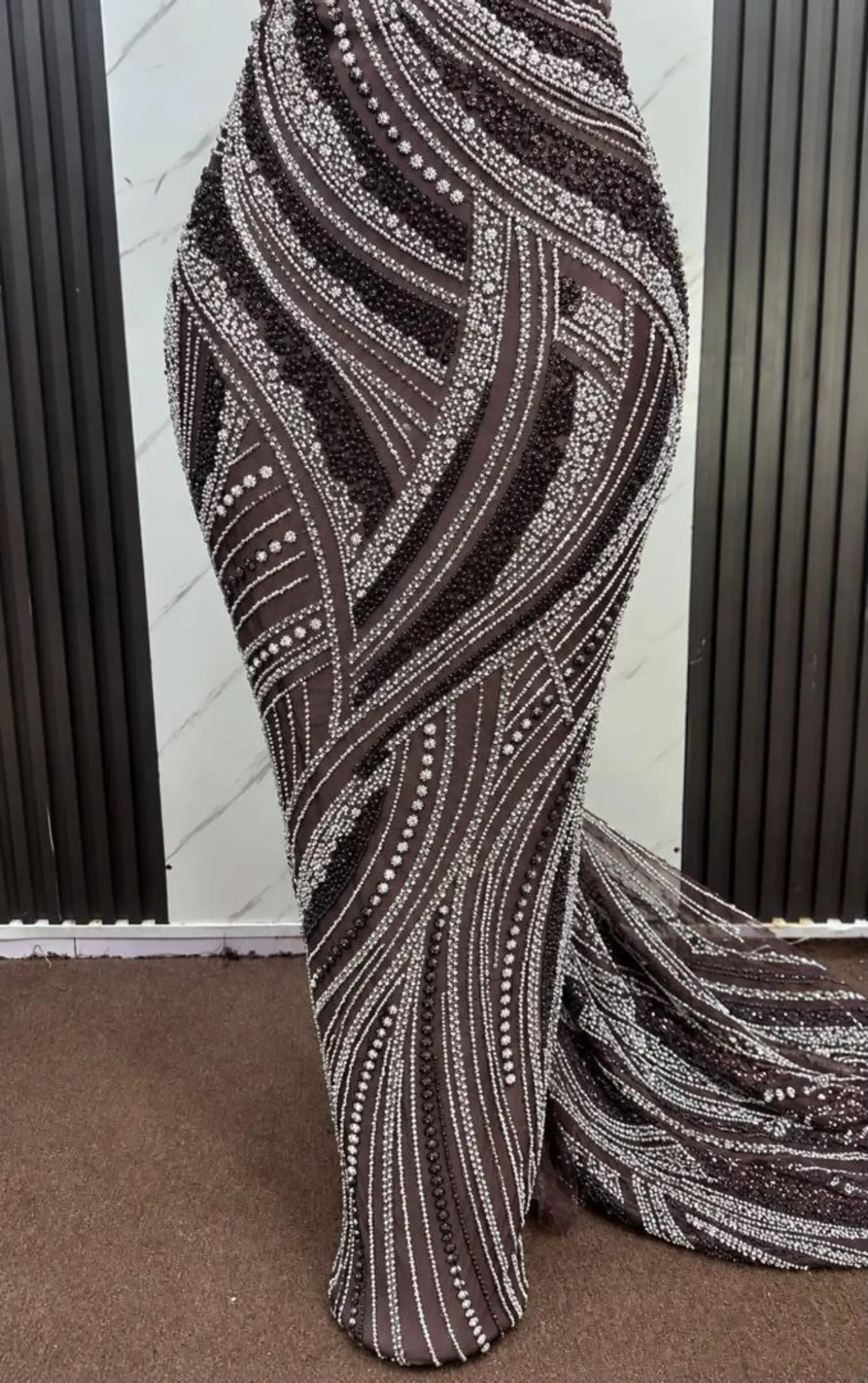 Tissu de dentelle perlée pour robes de cérémonie