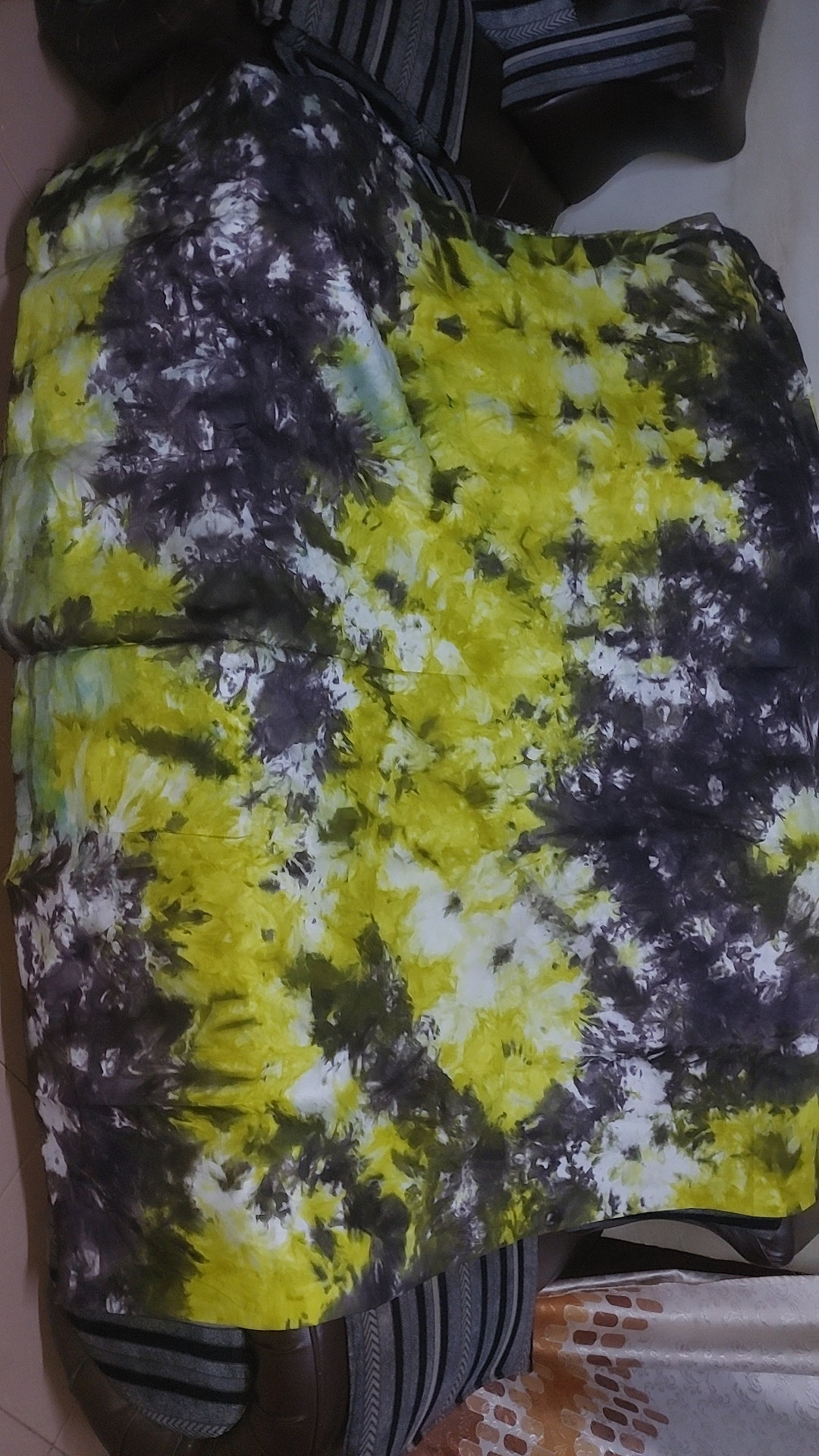 Pagne traditionnel kokodonda tie-dye jaune et violet