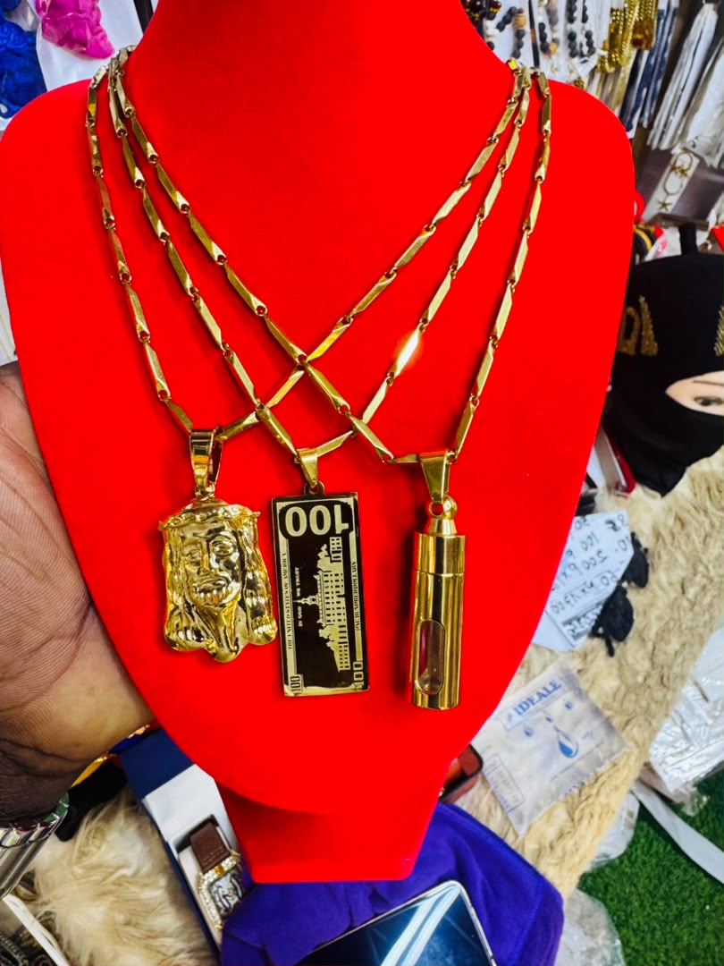 Colliers et pendentifs dorés pour hommes