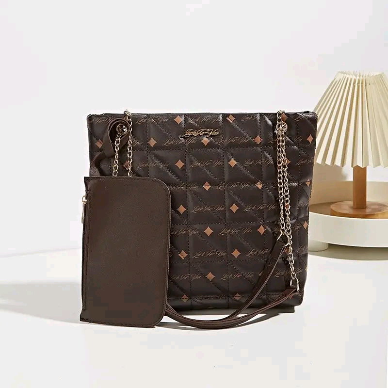 Sacs à main matelassés avec pochette assortie