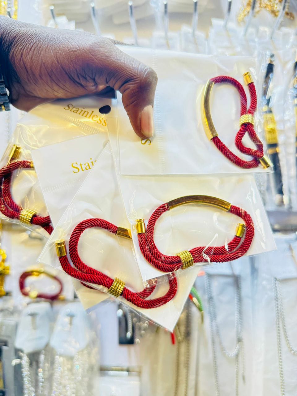 Bracelets en corde rouge et acier inoxydable