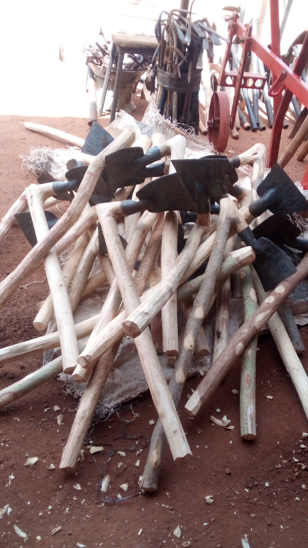 Houes traditionnelles avec manche en bois