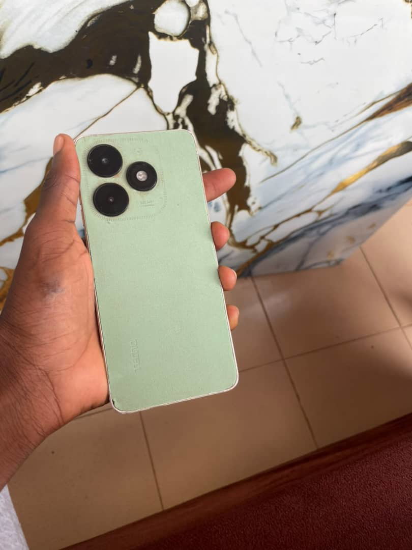 Téléphone portable Pop 8 vert clair avec triple caméra