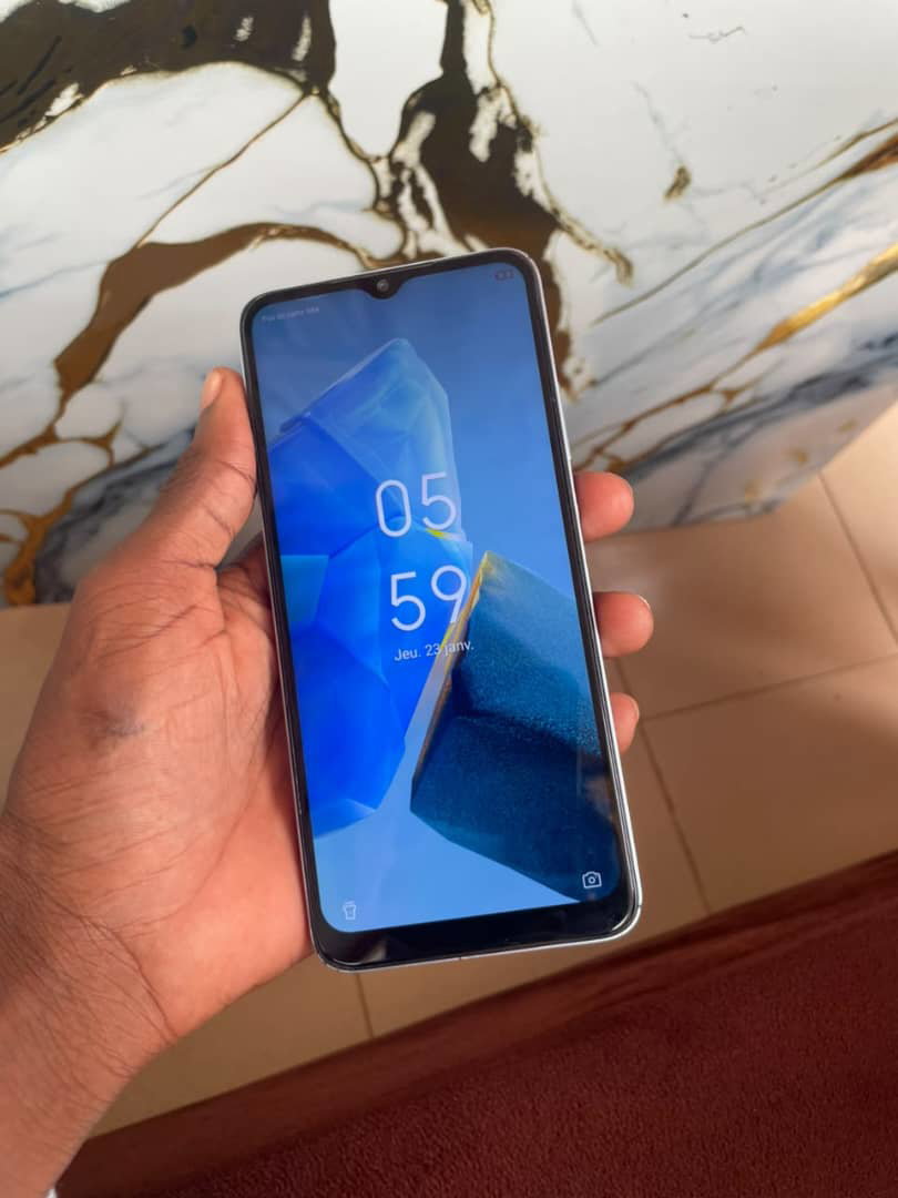 Téléphone Infinix Hot 30i blanc