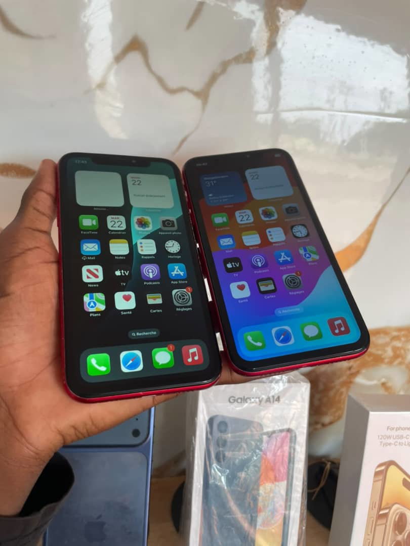 Deux iPhone XR rouges en excellent état